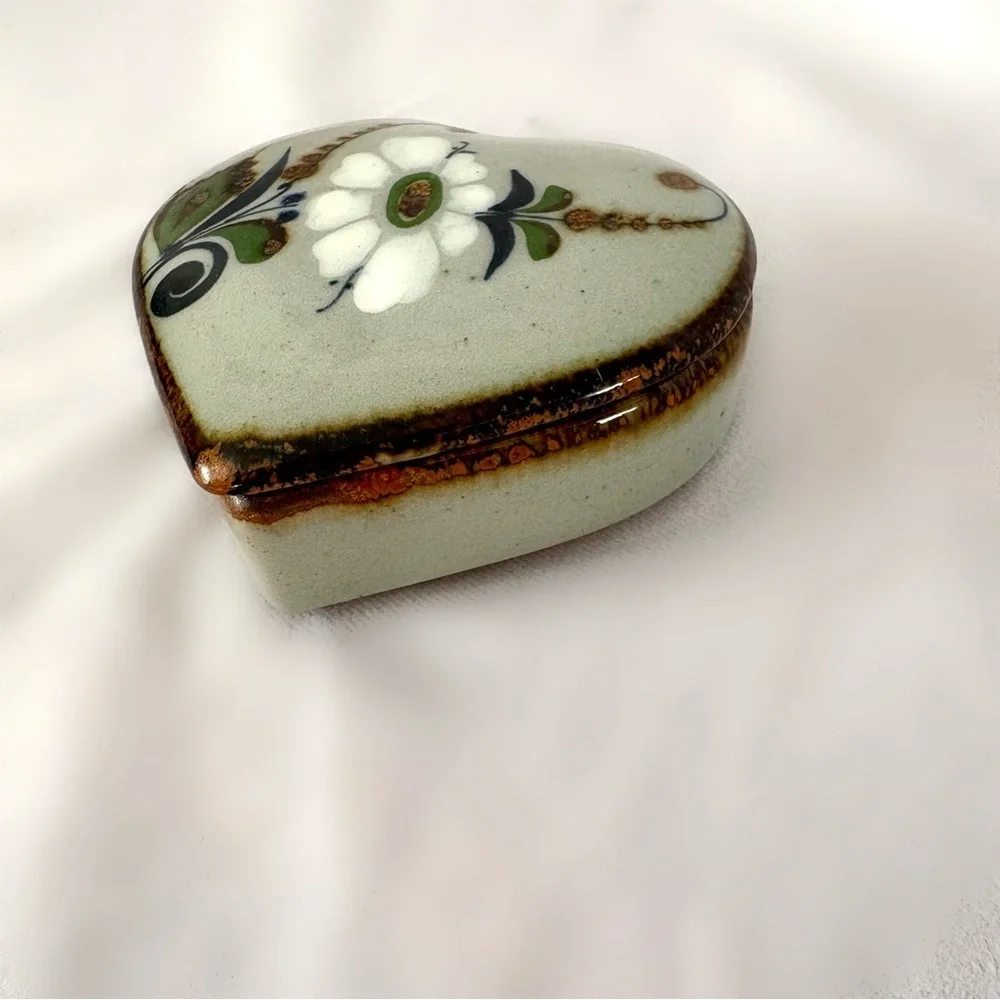 Vintage talavera ceramic heart trinket holder box flower hand painted mexico